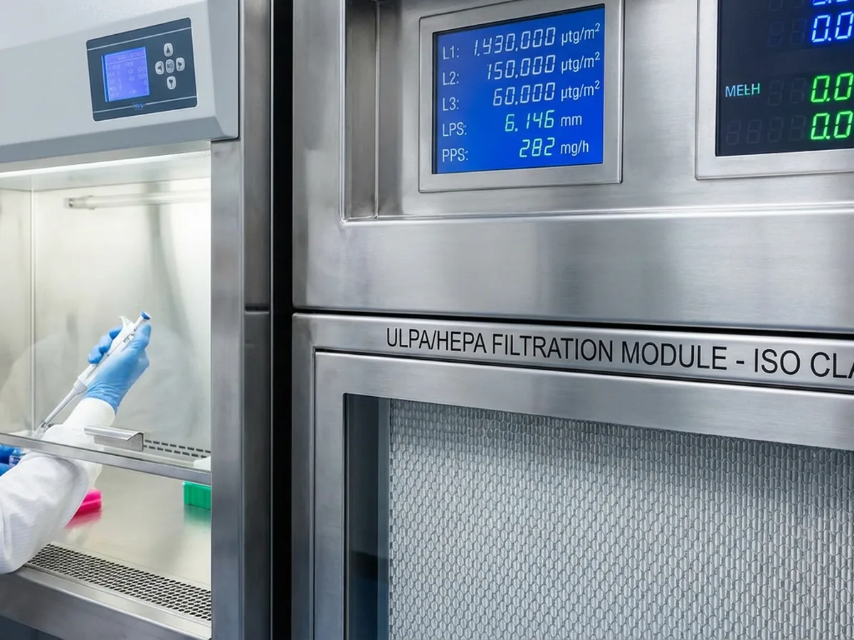 洁净室设备包括用于粒子控制的风淋室